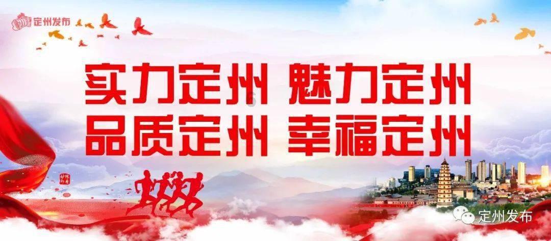 鞠婧祎在机场真会穿,露脐装配休闲裤,轻松美出少女范!