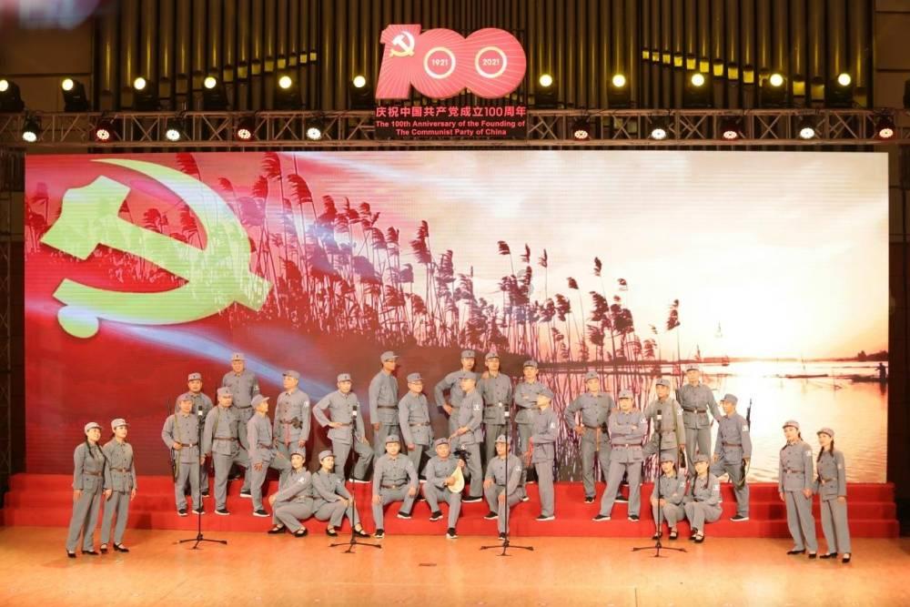 拿下两年来的单场最高得分,76人侧翼大将真不应该烂在板凳席上?