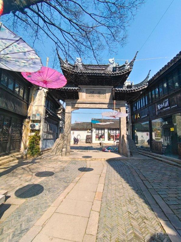 纷纷簇拥而至是病句吗？游戏画面